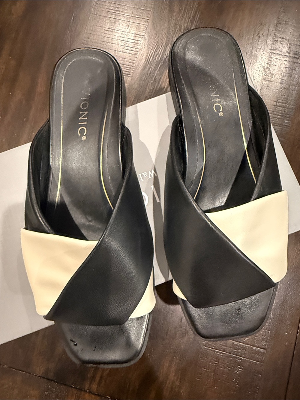 Vionic Black and Cream Crossover Slide Mules - Picture 6 of 6